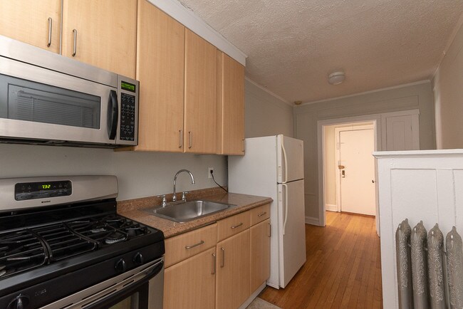 Building Photo - 544.5 W Surf St