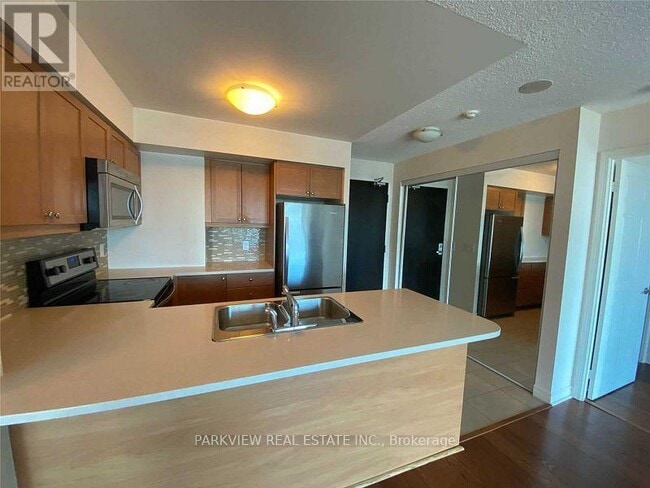 Building Photo - 25 Lower Simcoe St