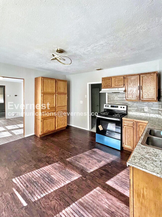 Foto del edificio - 3295 W 46th St