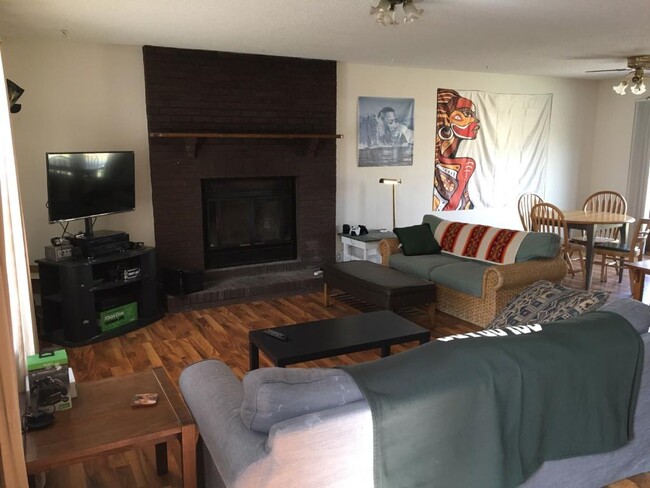 Living Room - 2806 W Lake St