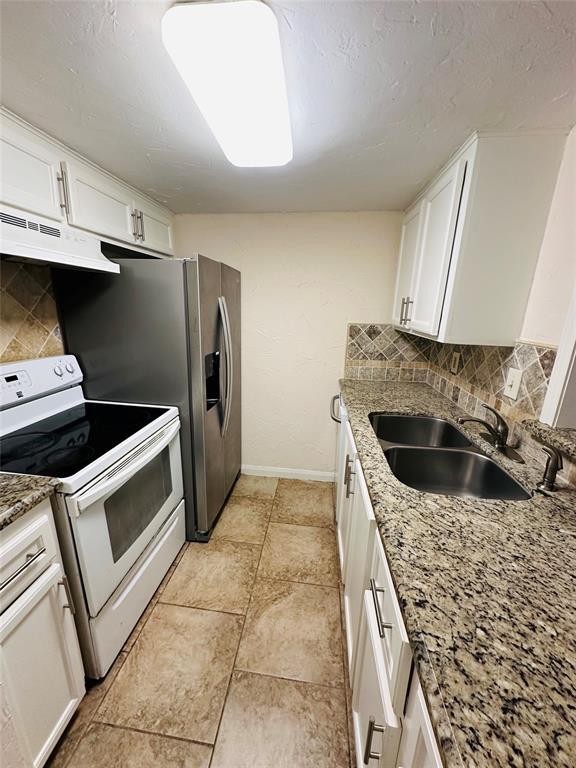 Foto del edificio - 7200 Clarewood Dr