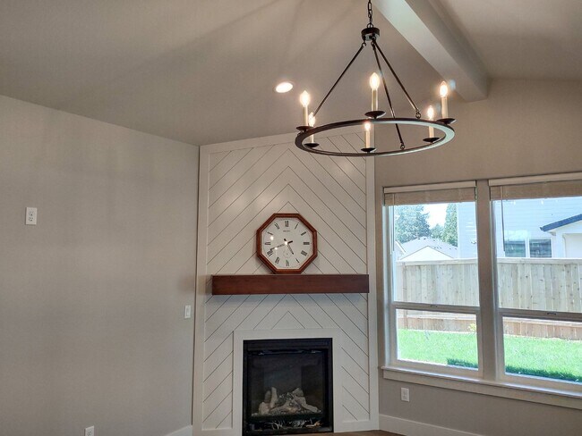 Building Photo - BRAND NEW DALLAS HOME! Covered Patio, Fenc...