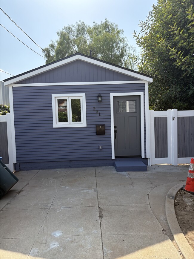 Building Photo - 233 N Mar Vista Ave