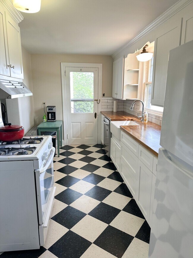 Kitchen - 95 Rickert Rd