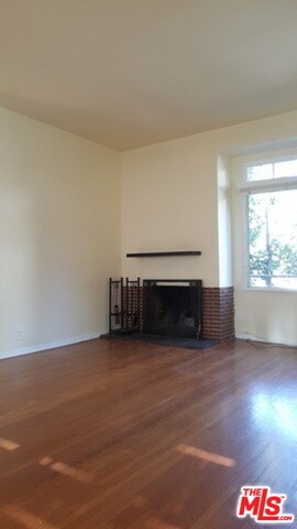 Building Photo - 3043 Hollycrest Dr