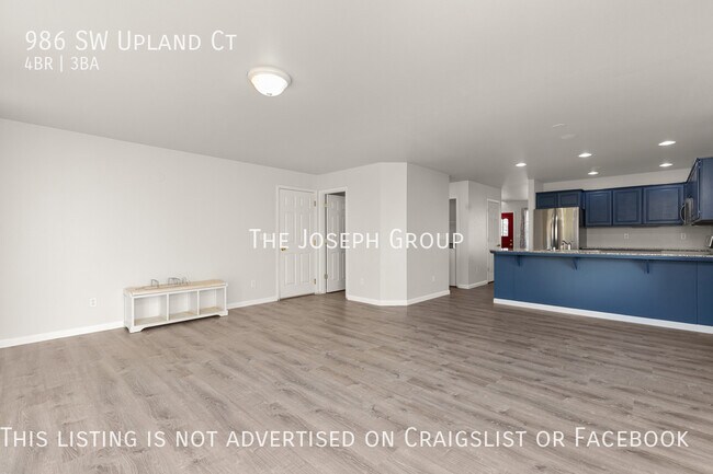 Building Photo - Roomy 4 bed/2.5 bath in Oak Harbor!