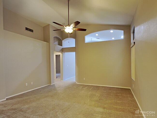 Building Photo - 1335 W Wahalla Ln