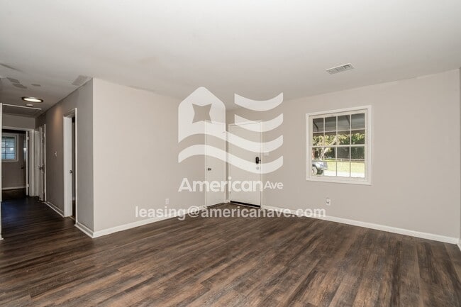 Building Photo - 203 Stevens St