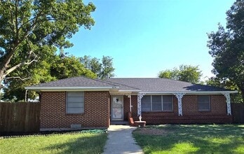 Building Photo - 404 Highland Blvd