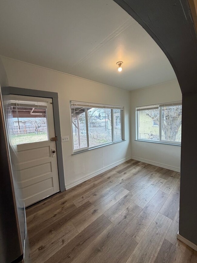 Building Photo - Freshly Renovated 2-Bedroom, 1-Bathroom Home with Fenced Yard