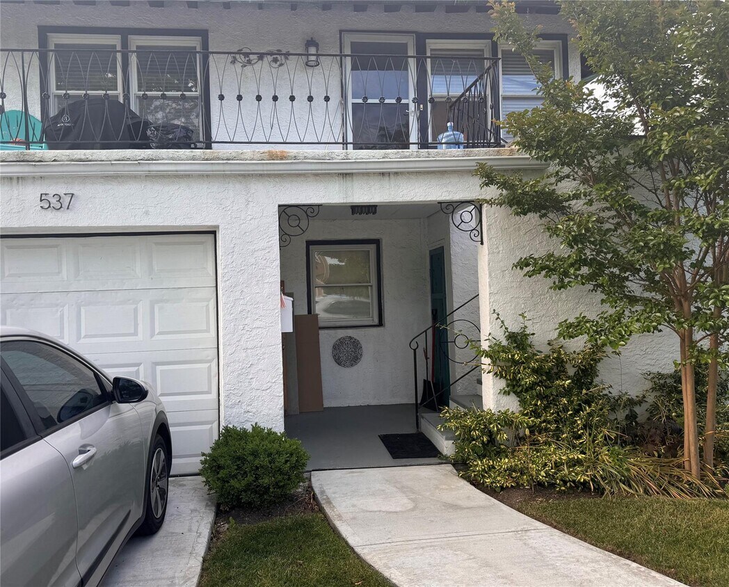 Primary Photo - 537 E Chester St