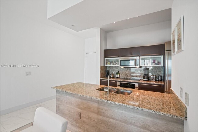Foto del edificio - 950 Brickell Bay Dr