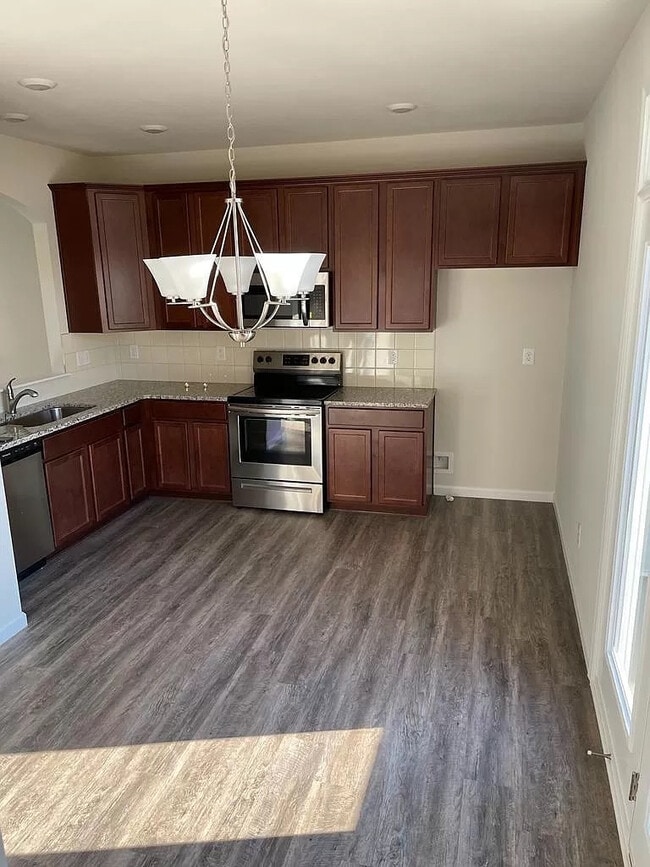 Building Photo - Room in Townhome on Johns Walk Way
