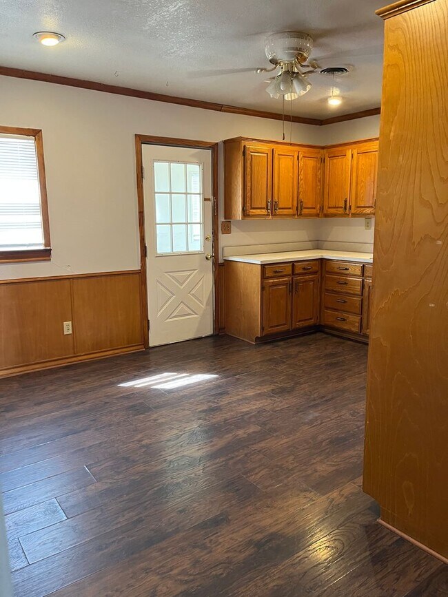 Foto del edificio - Handicap ramp 2bedrooms 1bath 1carport CH/A