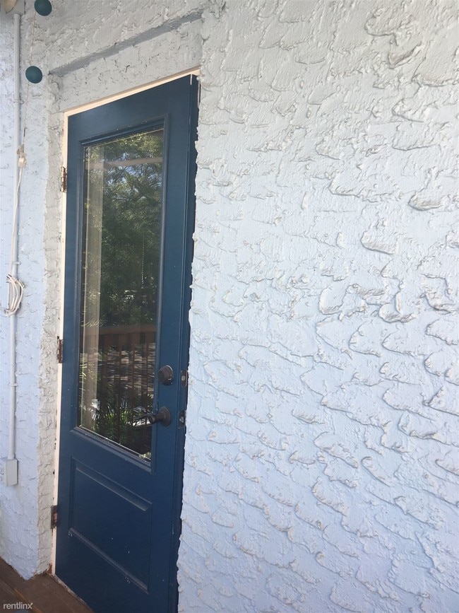 Building Photo - 1308 S De Soto Ave