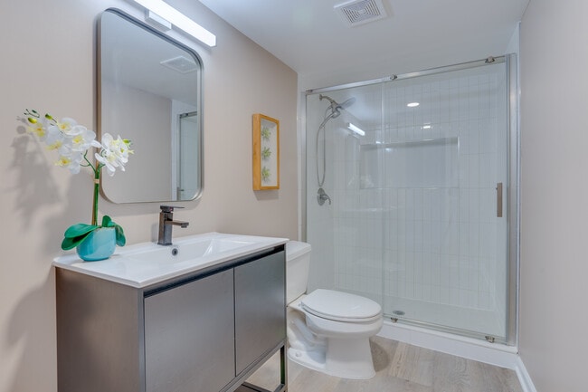 Foto del edificio - 8131 Pinelake Ct