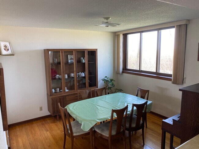 Comedor - 5175 50th Ave