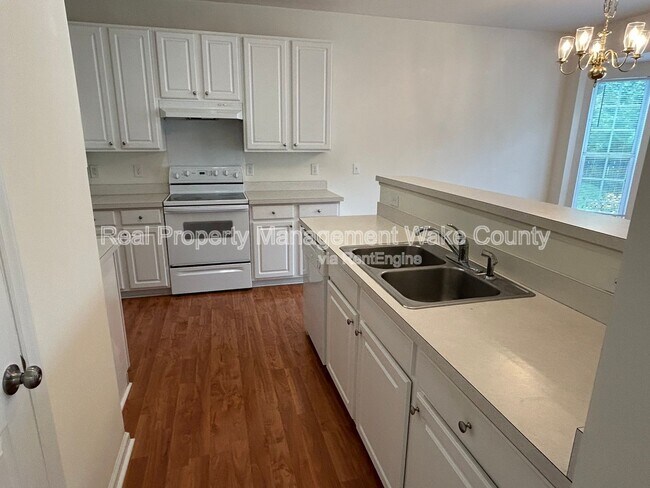 Foto del edificio - 2500 Valley Haven Dr