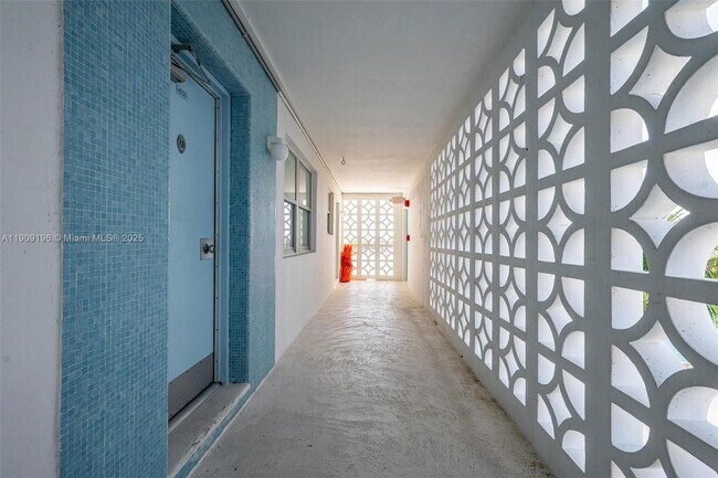 Building Photo - 9101 E Bay Harbor Dr