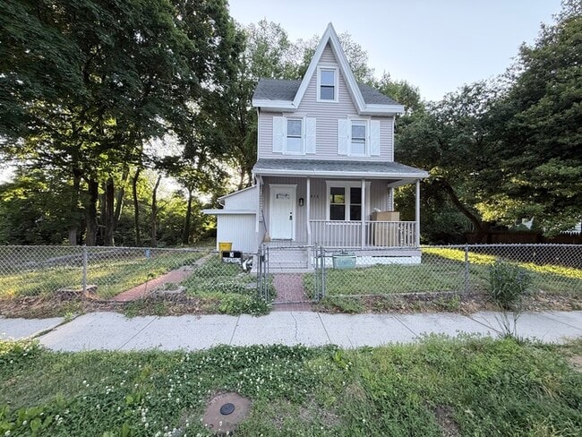 Building Photo - 612 Spruce St