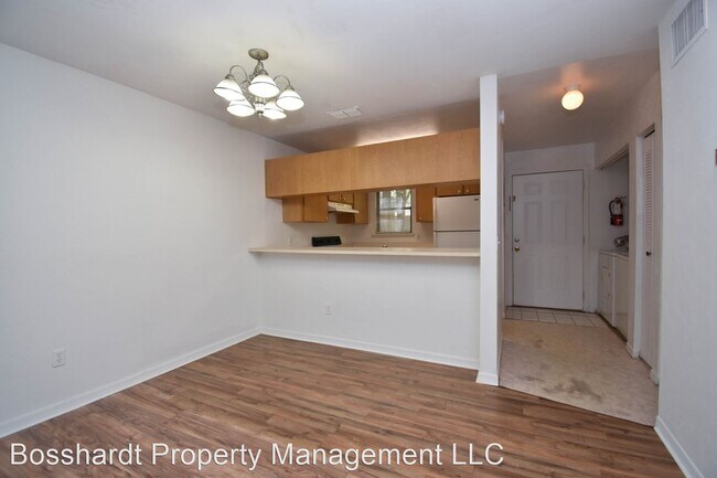 Building Photo - 2 br, 2.5 bath House - 6905 SW 44th Avenue
