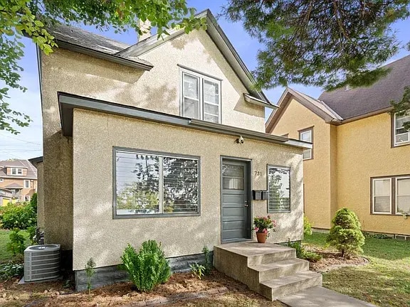 front door - 731 Fillmore St NE