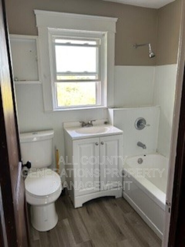 Foto del edificio - 7700 Goodman Ave