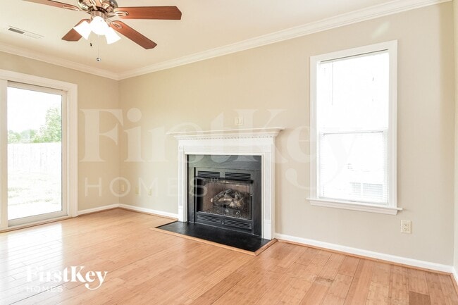 Foto del edificio - 6033 Old Plank Rd