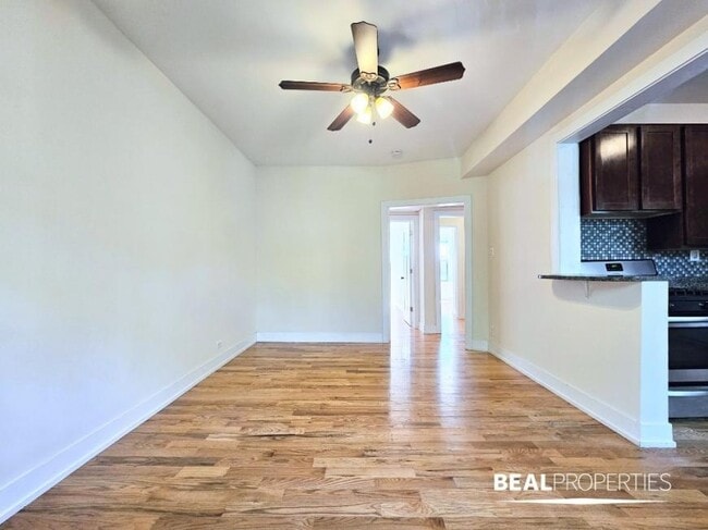 Building Photo - 2 bedroom in CHICAGO IL 60657