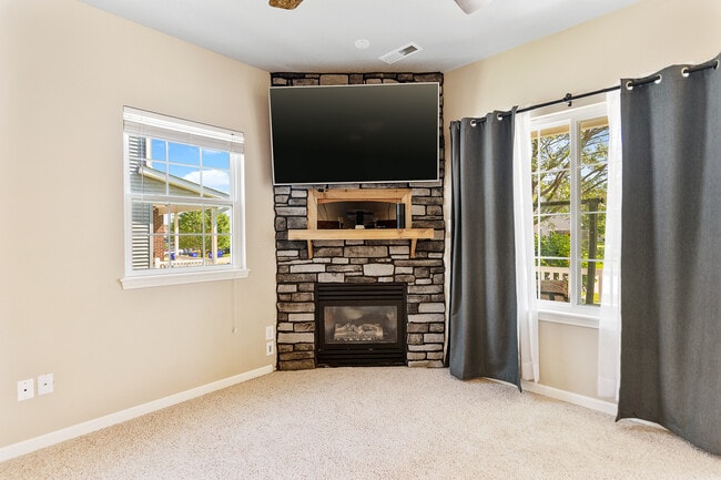 Building Photo - 1593 Burr Dr