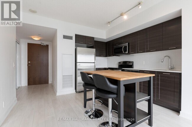 Photo du bâtiment - 2220-2220 Lake Shore Blvd W