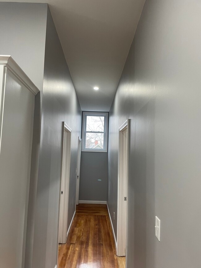 Building Photo - 157 4th St