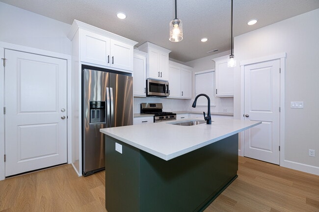 Building Photo - 4254 SE 69th Ave