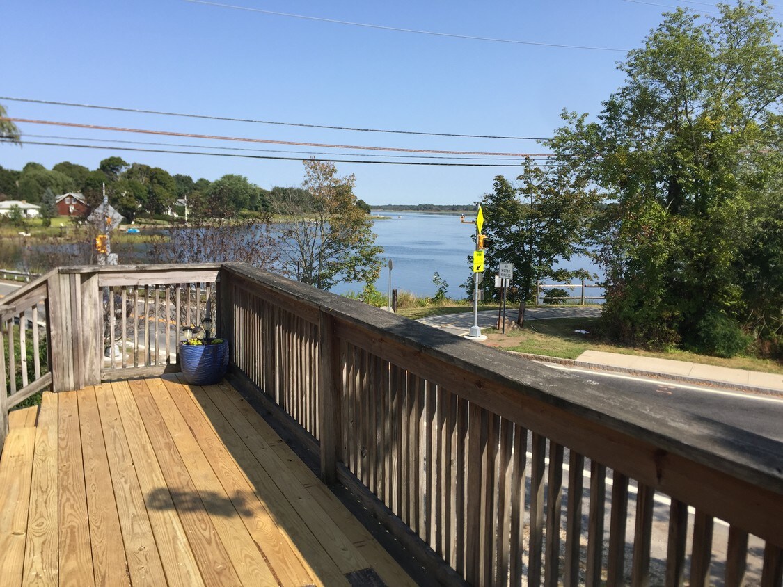 11 County Rd, Barrington, RI 02806 Apartments in Barrington, RI