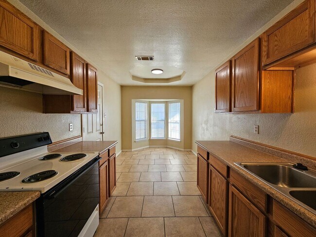 Foto del edificio - AVAILABLE NOW!