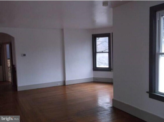 Building Photo - 705 Park Ave