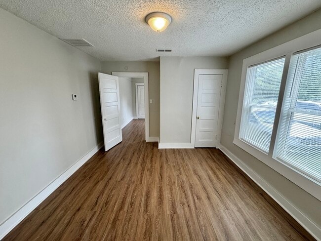 Building Photo - 2263 Hunter Ave
