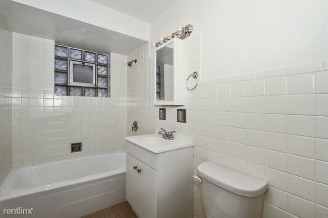 Building Photo - 3 br, 1 bath Apartment - 8349 S Drexel Ave