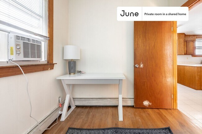 Foto del edificio - Room in Shared 5 bed/1 bath home in Mission Hill