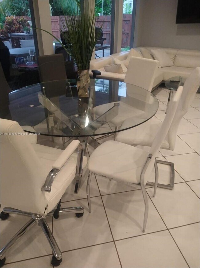 Foto del edificio - 5317 Harrison St