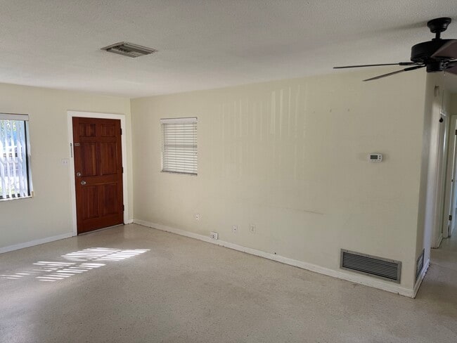 Foto del edificio - 515 E Miller St