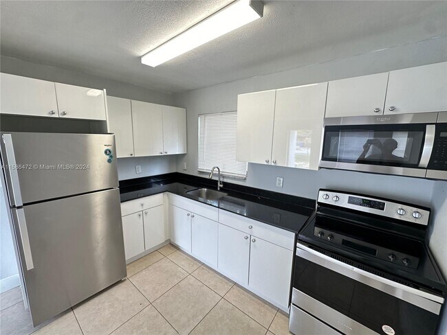 Foto del edificio - 105 NW 28th Ave