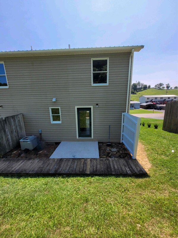 132 Riley Dr Unit 3, Chilhowie, VA 24319 Apartment for Rent in