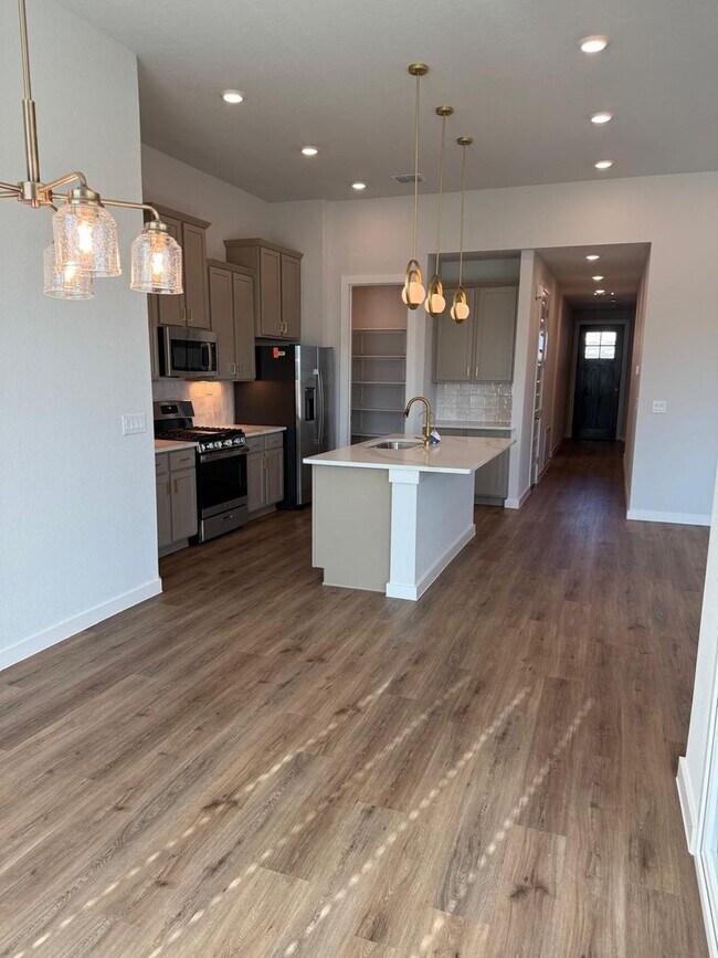 Foto del edificio - Newly Built Never Been Lived In