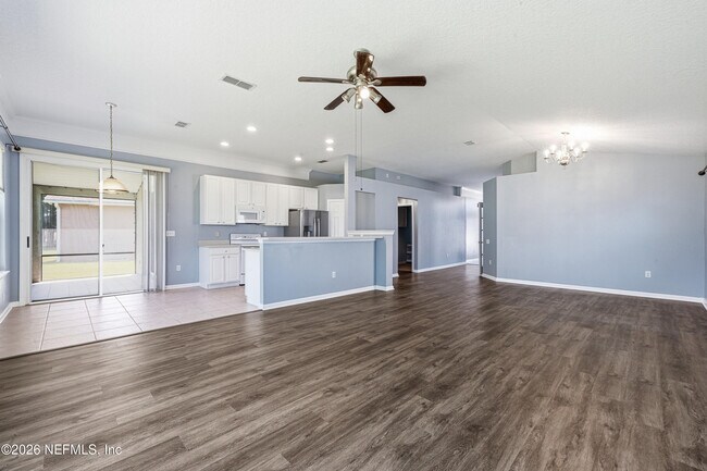 Foto del edificio - 1380 Fairway Village Dr