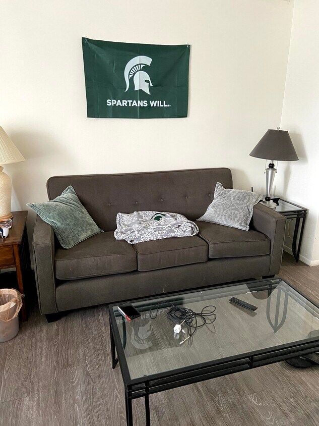 Great Apartment - 255 Delta St