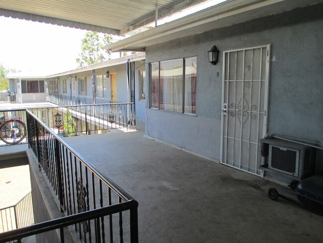Foto del edificio - 7745 Florence Ave