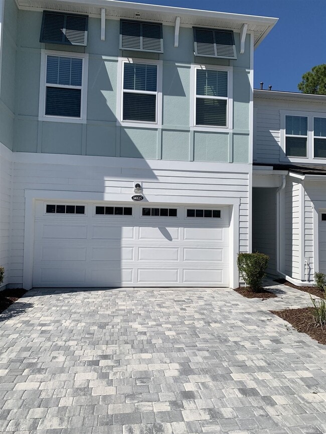 Building Photo - 3 br, 2.5 bath Townhome - 14125 Backbarrie...