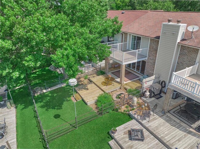 Foto del edificio - 13237 Bluff View Dr