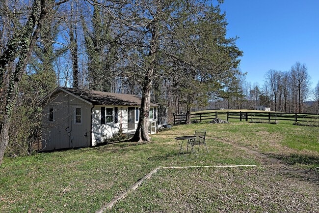 Foto del edificio - Pet-Friendly Crozet Cottage